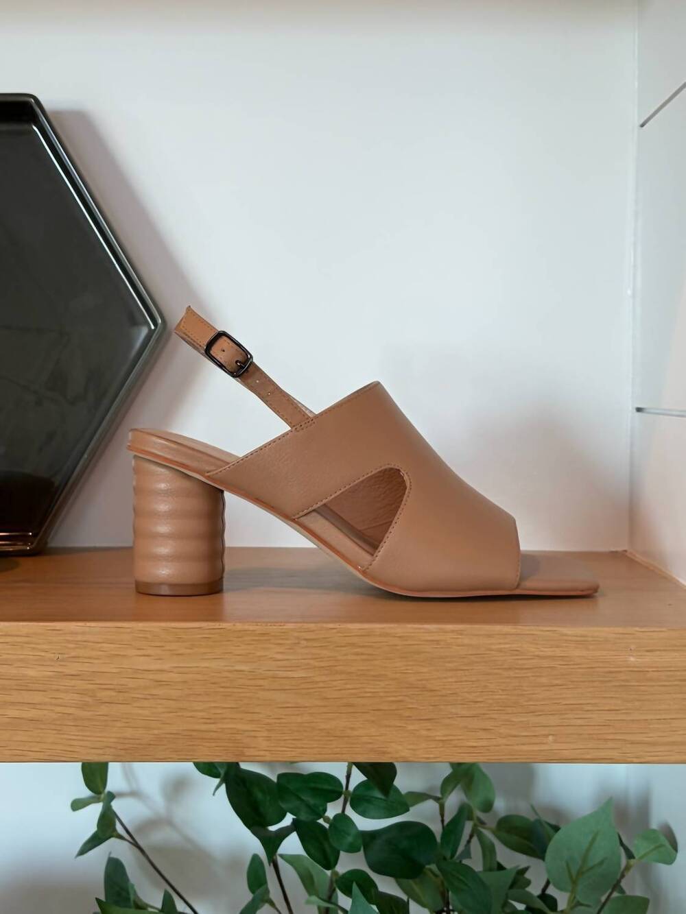 NEW INTENTIONALLY BLANK women's kang heel sandal in clay
